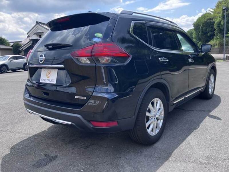 X-TRAIL