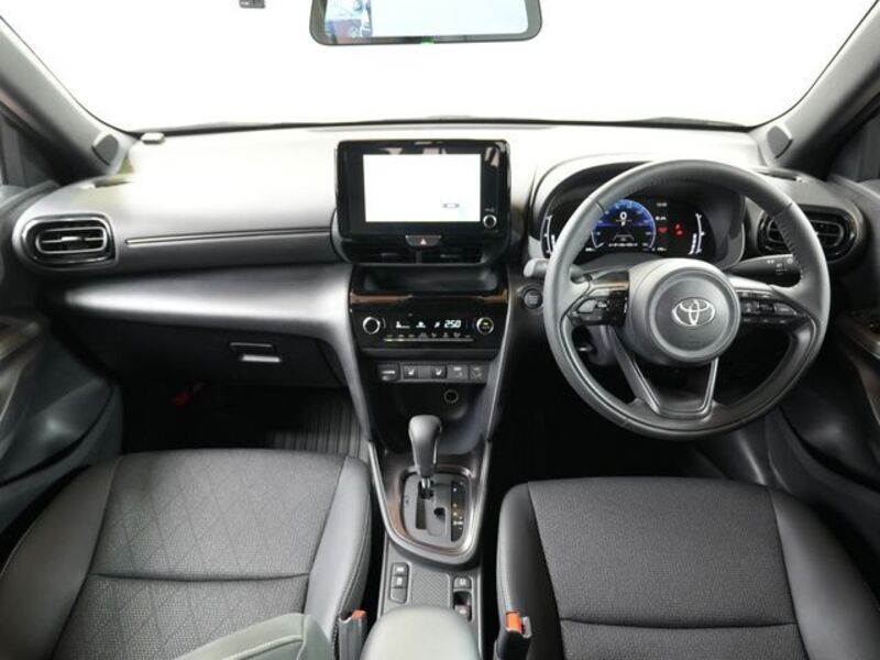 YARIS CROSS