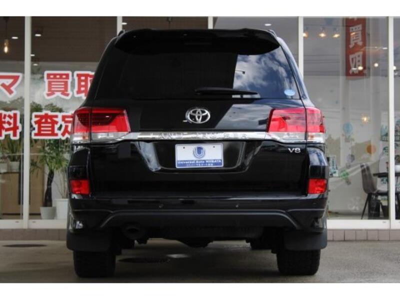 LAND CRUISER