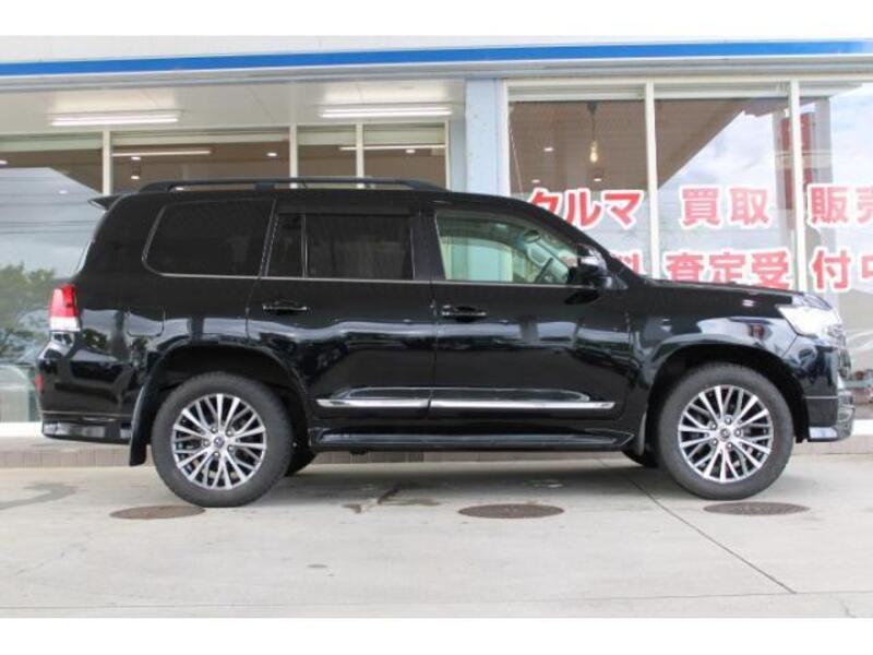LAND CRUISER