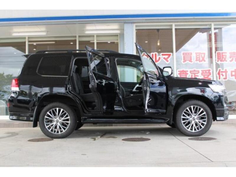 LAND CRUISER