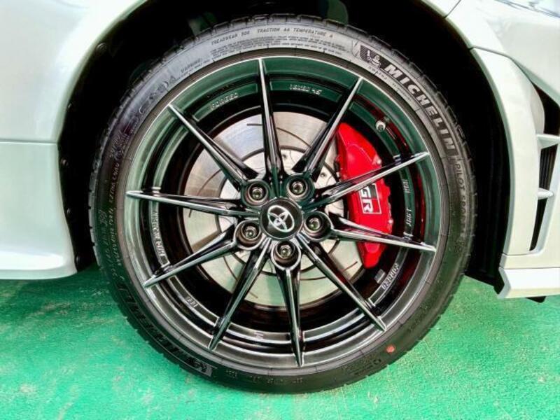 GR YARIS
