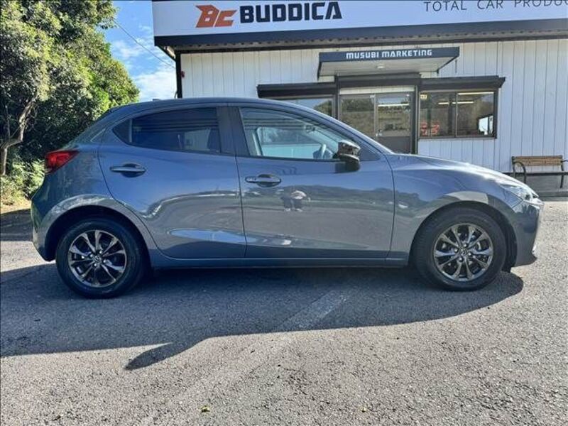MAZDA2