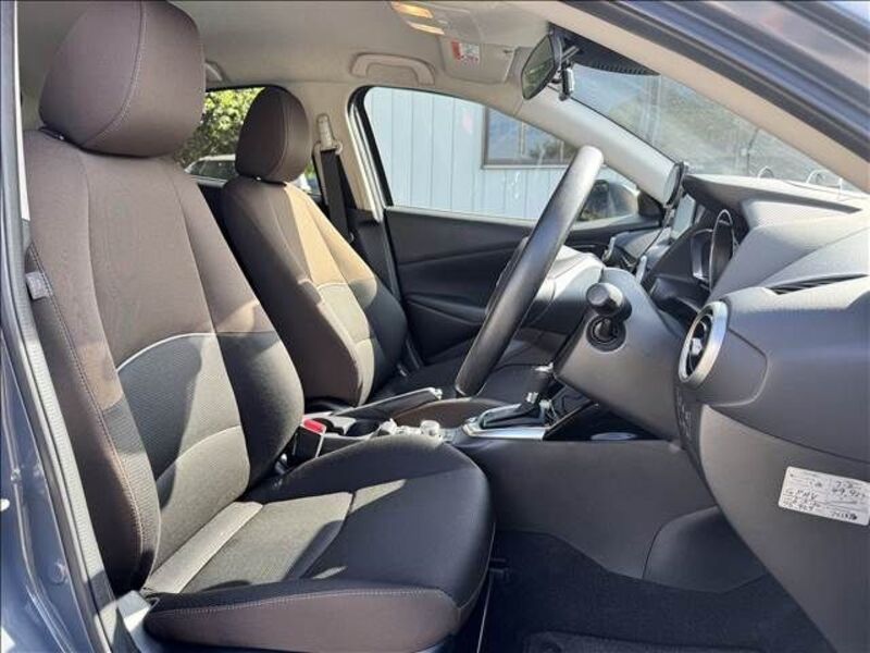 MAZDA2