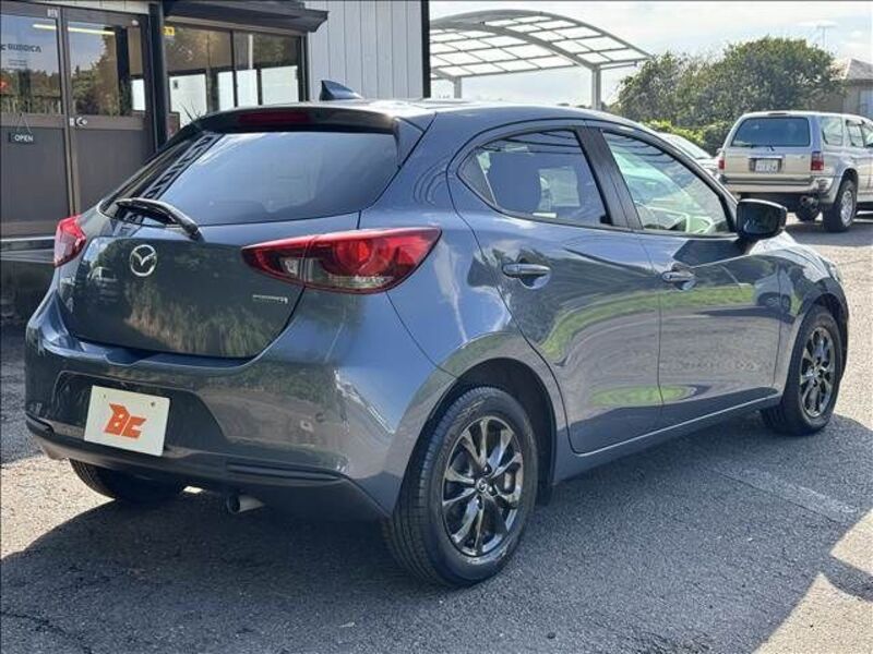 MAZDA2