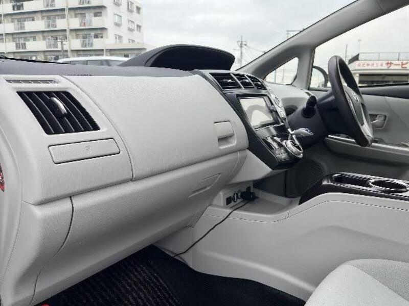 PRIUS ALPHA
