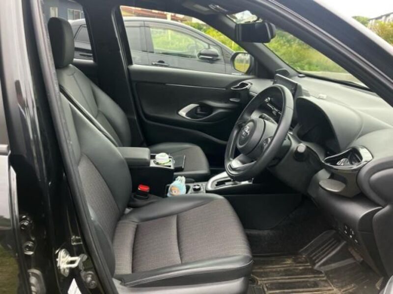 YARIS CROSS