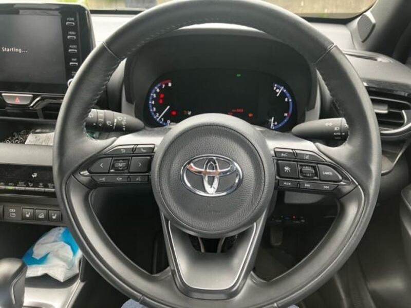 YARIS CROSS