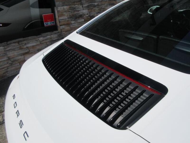 911