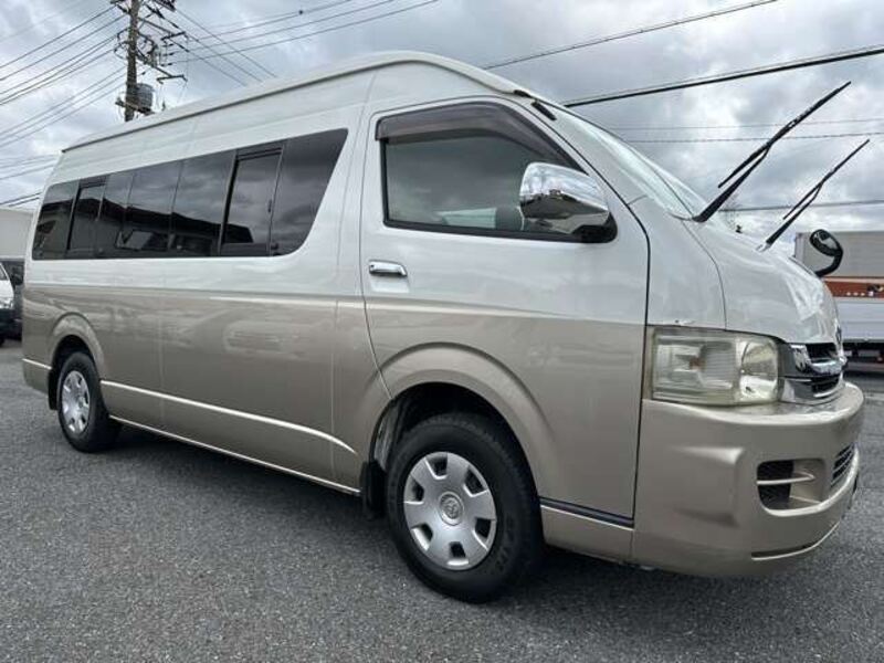 TOYOTA HIACE