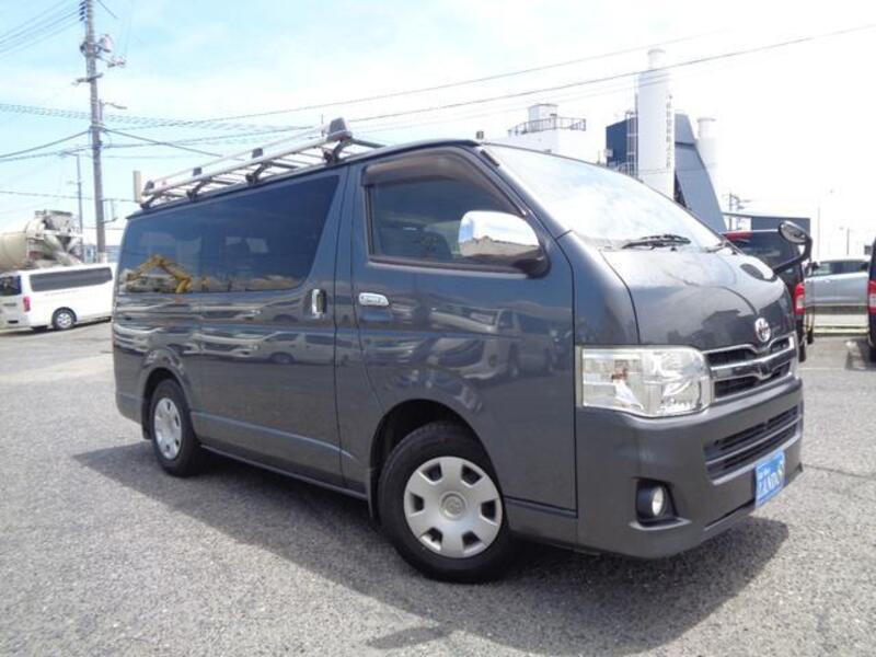 TOYOTA HIACE VAN