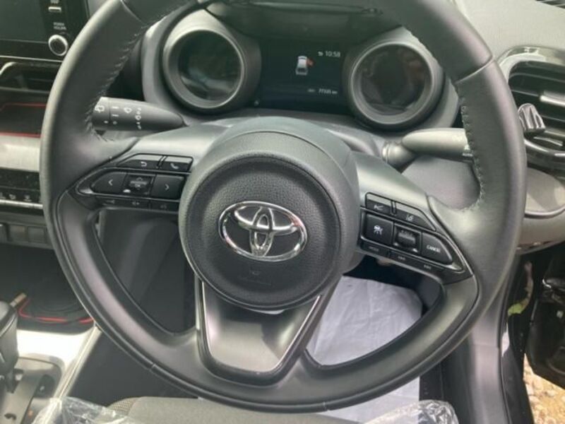 YARIS CROSS