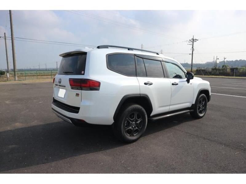 LAND CRUISER