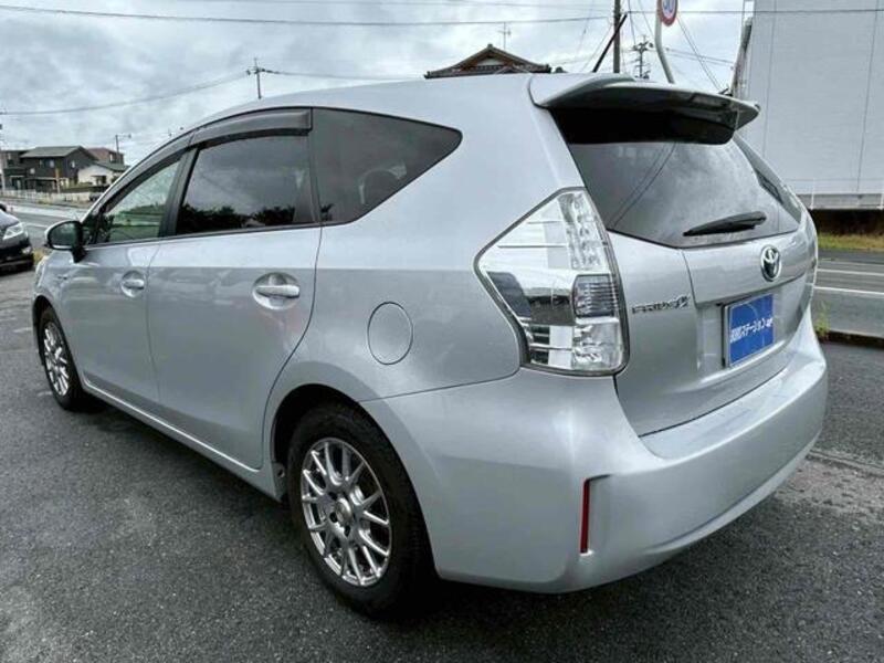 PRIUS ALPHA