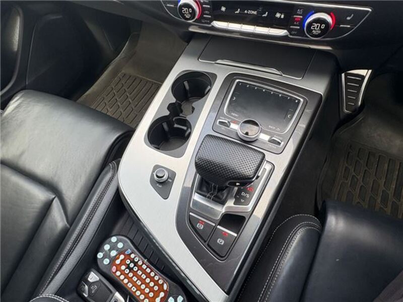 Q7