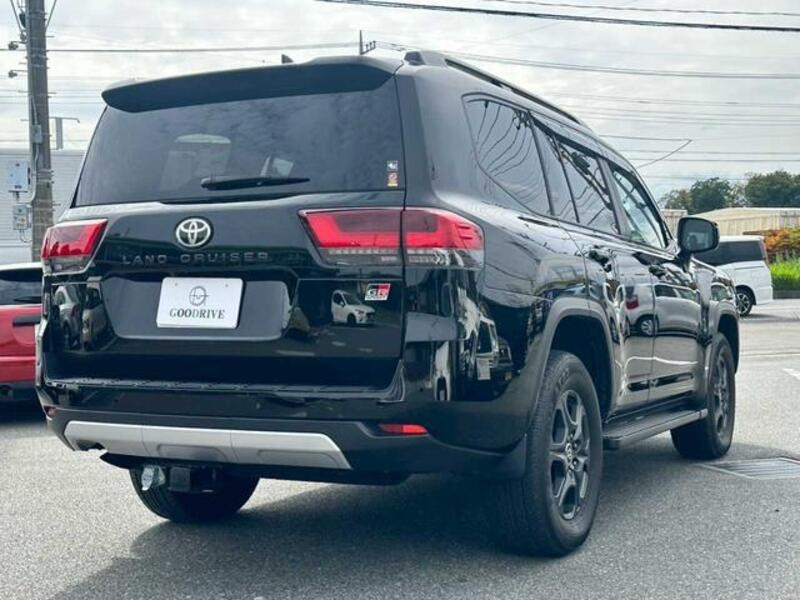 LAND CRUISER