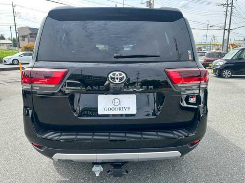 LAND CRUISER