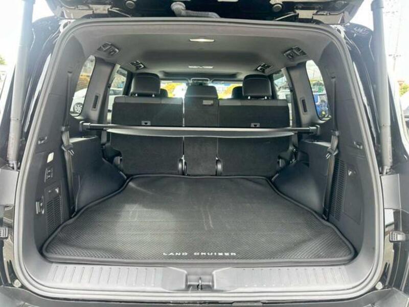 LAND CRUISER