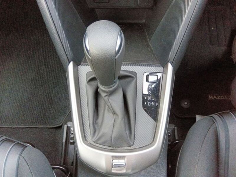 MAZDA2