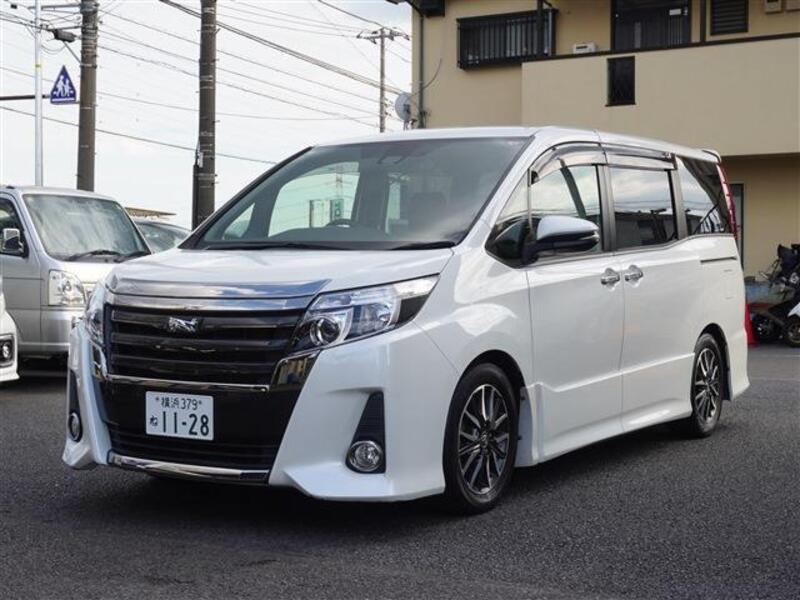 TOYOTA NOAH