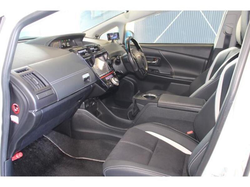 PRIUS ALPHA