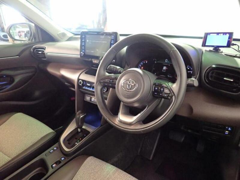 YARIS CROSS