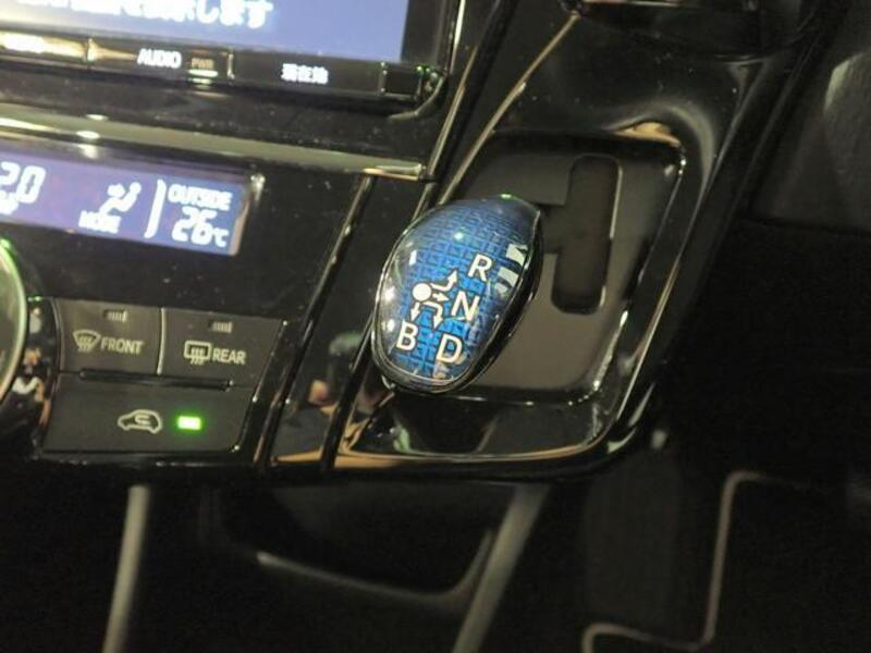PRIUS ALPHA