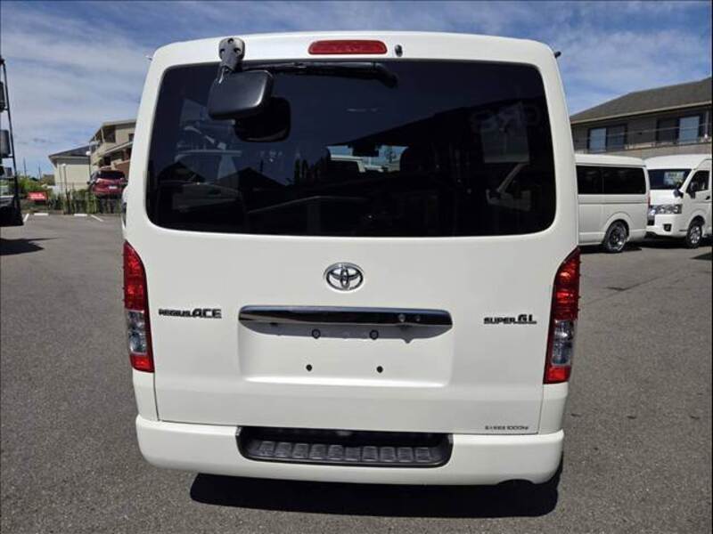 HIACE VAN