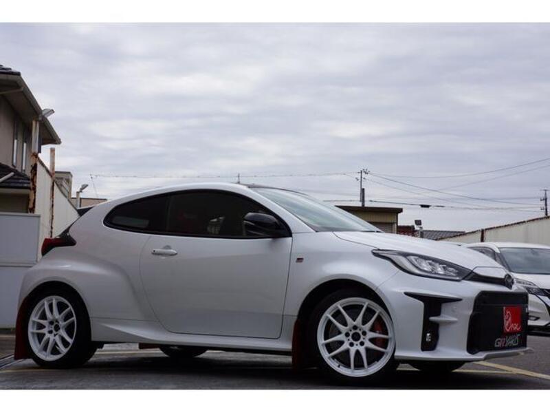 GR YARIS