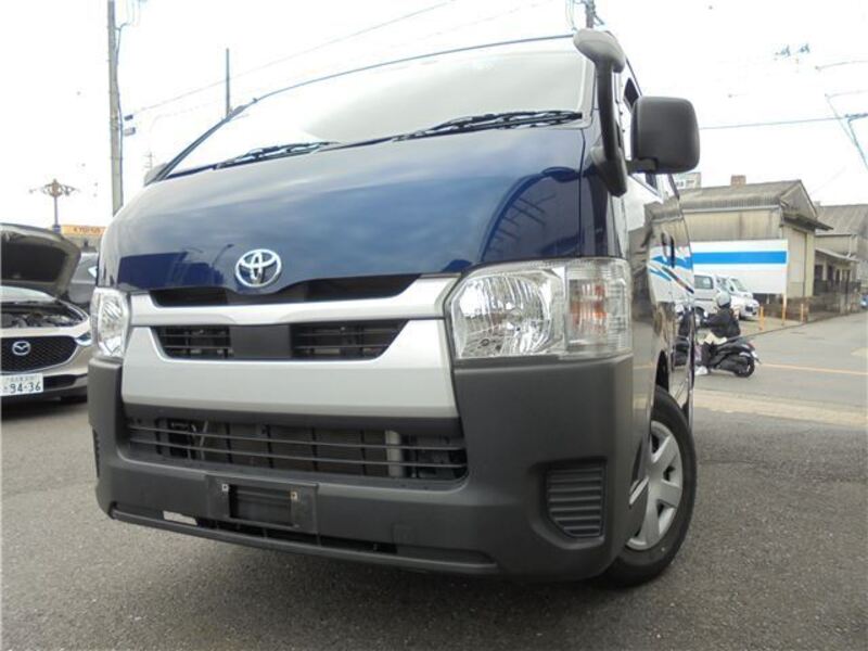 TOYOTA HIACE VAN
