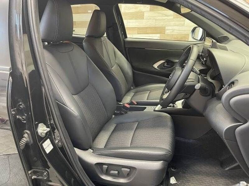 YARIS CROSS