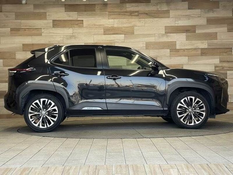 YARIS CROSS