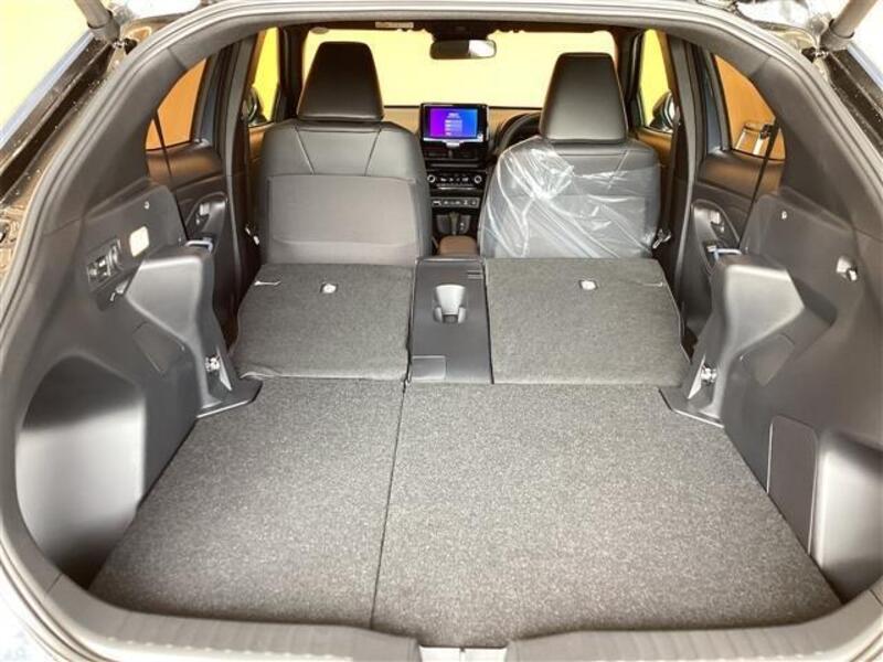 YARIS CROSS