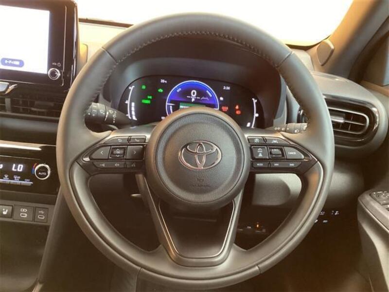 YARIS CROSS