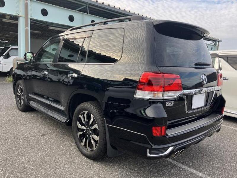 LAND CRUISER