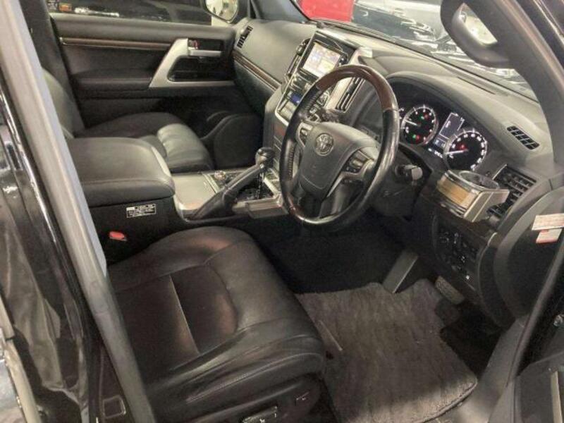LAND CRUISER