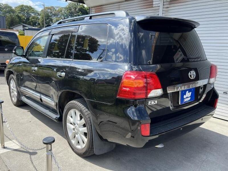 LAND CRUISER