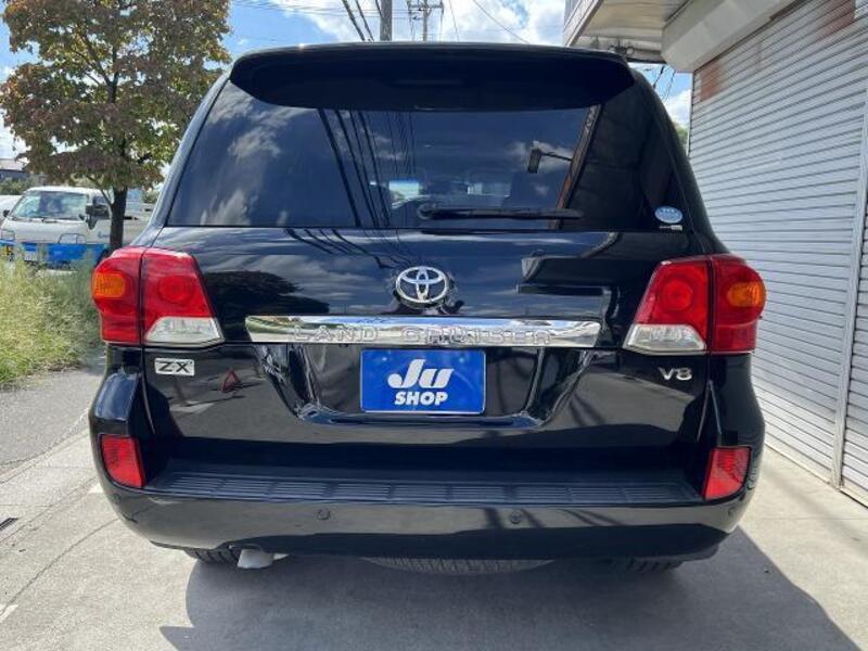 LAND CRUISER