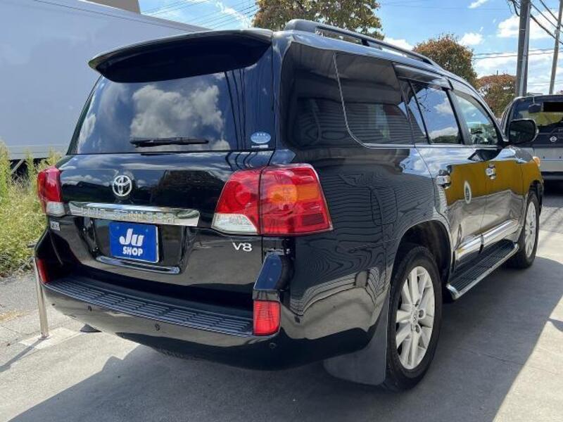 LAND CRUISER