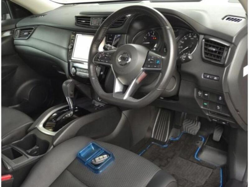 X-TRAIL