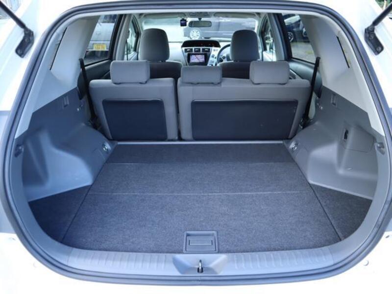 PRIUS ALPHA