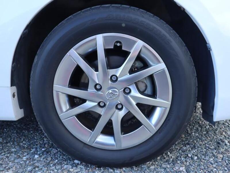 PRIUS ALPHA