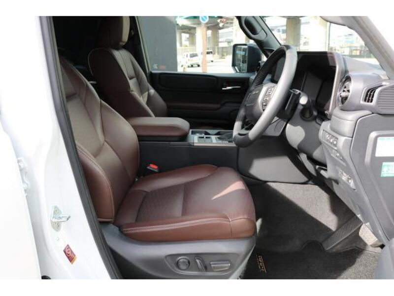 LAND CRUISER 250