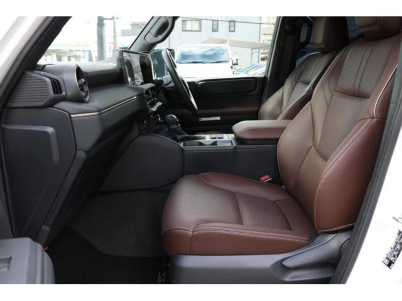 LAND CRUISER 250