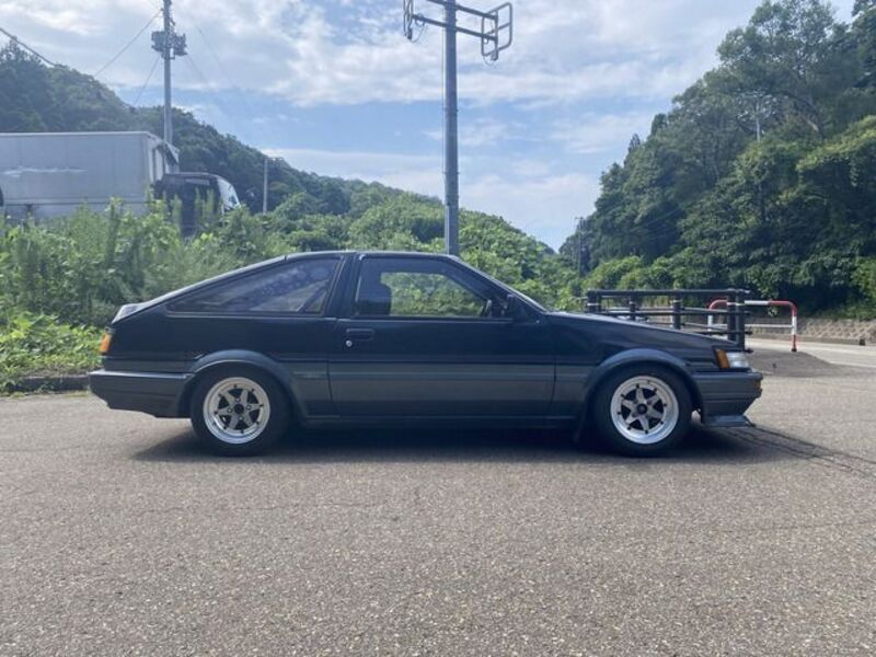 COROLLA LEVIN