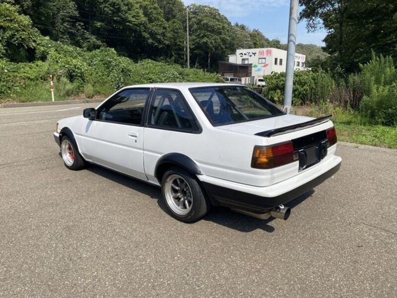 COROLLA LEVIN
