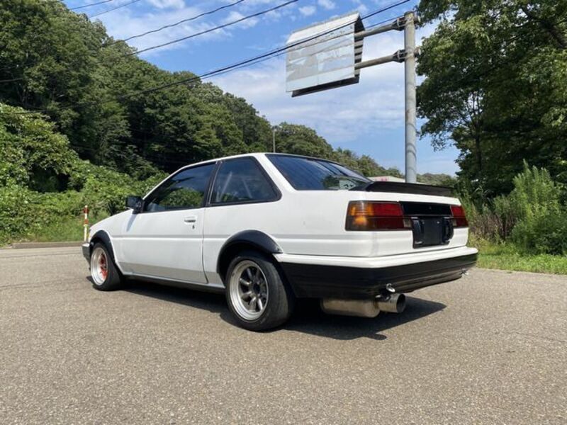 COROLLA LEVIN