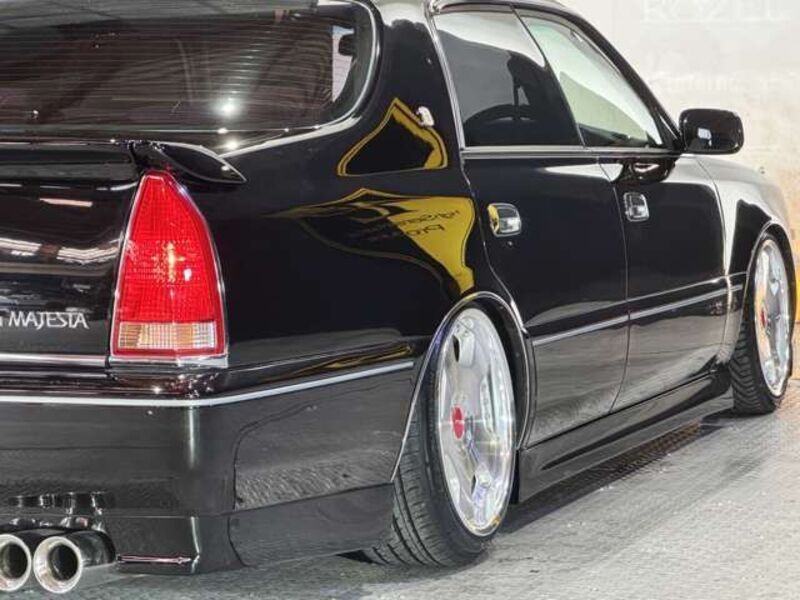 CROWN MAJESTA
