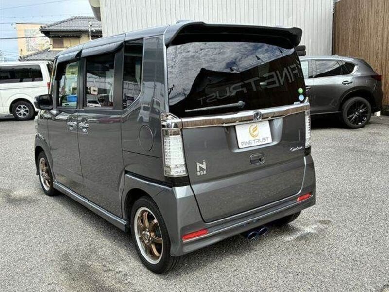 N BOX CUSTOM