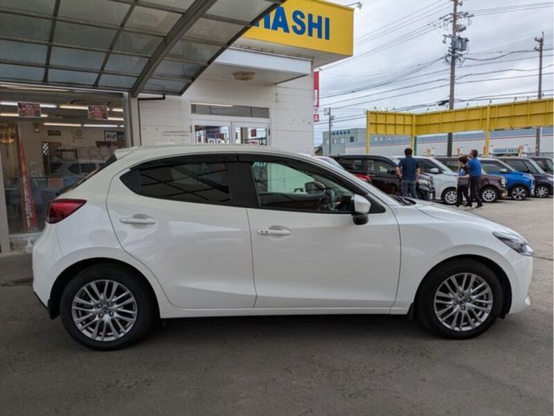 MAZDA2